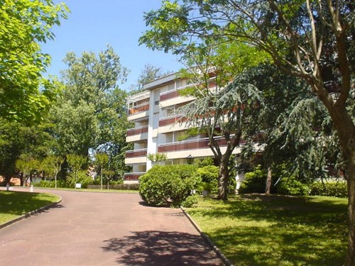 STUDIO AVEC TERRASSE ET PARKING en location vacances à ST JEAN DE LUZ PROCHE CENTRE