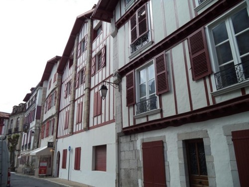 Bel appartement spacieux et confortable en location vacances à St Jean de Luz  (centre historique)