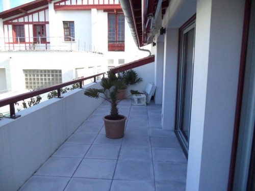 Bel appartement avec terrasse en location vacances à St Jean de Luz (centre-ville)