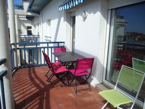 Bel appartement en duplex dans résidence avec piscine en location vacances à St Jean de Luz (centre)