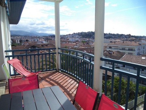 Appartement dans résidence avec piscine en location vacances à St Jean de Luz (centre)