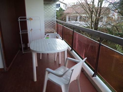 STUDIO AVEC TERRASSE ET PARKING en location vacances à ST JEAN DE LUZ PROCHE CENTRE