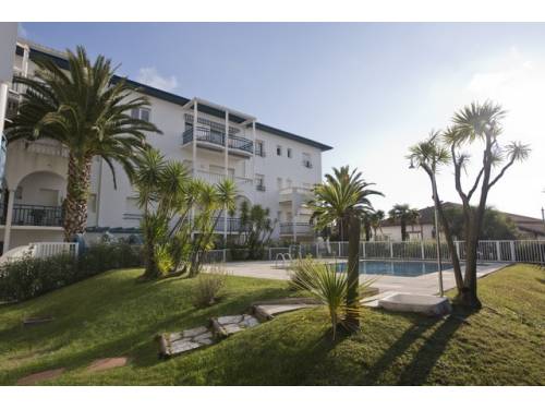 APPARTEMENT DANS RESIDENCE AVEC PISCINE en location vacances à ST JEAN DE LUZ PROCHE CENTRE