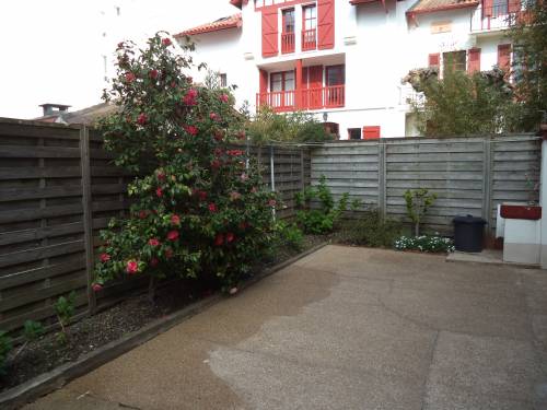 Maison de ville avec cour et garage en location vacances à ST JEAN DE LUZ CENTRE VILLE