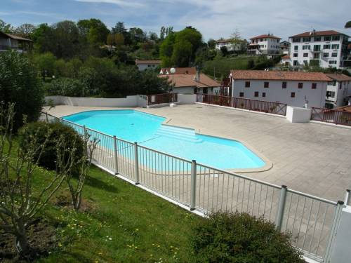 APPARTEMENT AVEC PISCINE