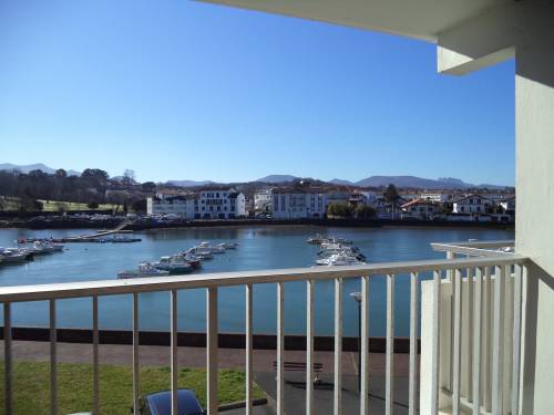 Appartement proche centre ville en location vacances à ST JEAN DE LUZ