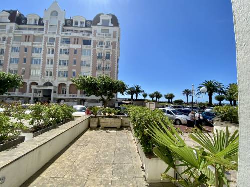 APPARTEMENT AVEC TERRASSE ET PARKING