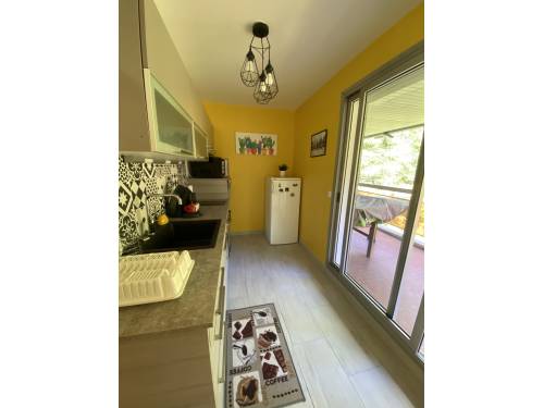 STUDIO AVEC TERRASSE ET PARKING en location vacances à ST JEAN DE LUZ PROCHE CENTRE