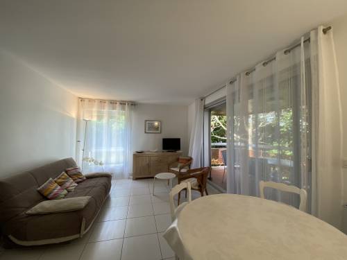 BEL APPARTEMENT AVEC PARKING en location vacances à ST JEAN DE LUZ CENTRE