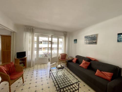 APPARTEMENT AVEC TERRASSE ET PARKING en location vacances à ST JEAN DE LUZ CENTRE