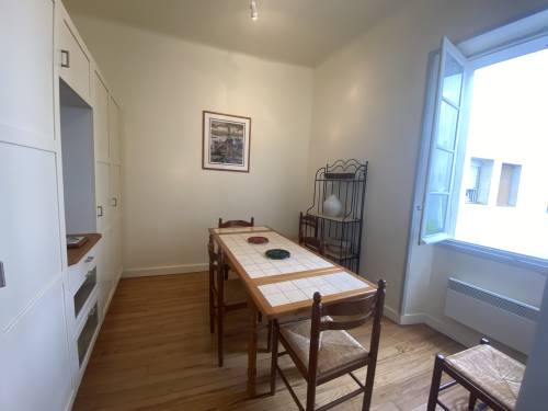 Bel appartement spacieux et confortable en location vacances à St Jean de Luz  (centre historique)