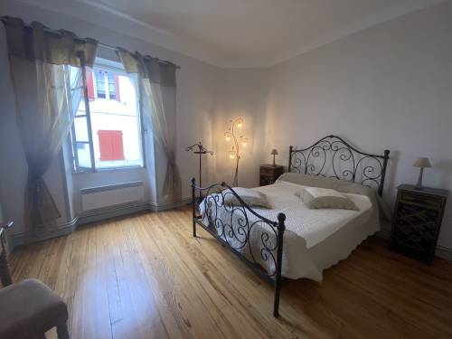 Bel appartement spacieux et confortable en location vacances à St Jean de Luz  (centre historique)