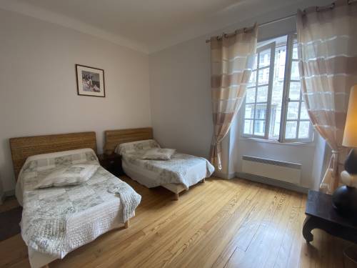 Bel appartement spacieux et confortable en location vacances à St Jean de Luz  (centre historique)