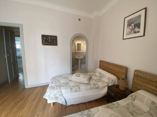 Bel appartement spacieux et confortable en location vacances à St Jean de Luz  (centre historique)