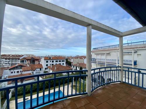 Bel appartement en duplex dans résidence avec piscine en location vacances à St Jean de Luz (centre)