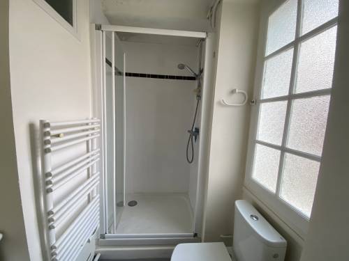 BEL APPARTEMENT EN CENTRE-VILLE en location vacances à ST JEAN DE LUZ (RUE ST JACQUES)
