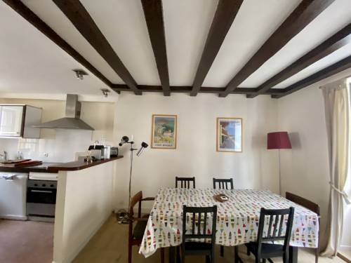 BEL APPARTEMENT EN CENTRE-VILLE en location vacances à ST JEAN DE LUZ (RUE ST JACQUES)