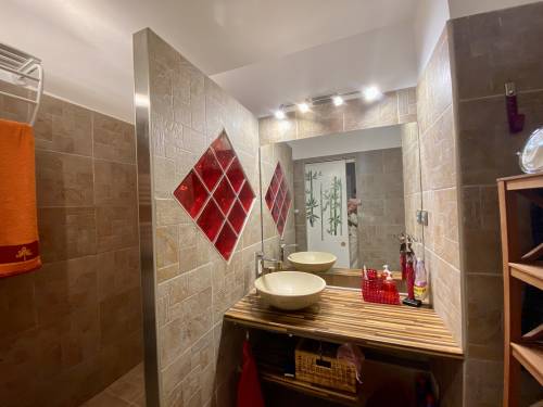 APPARTEMENT AVEC TERRASSE en location vacances à ST JEAN DE LUZ (GRANDE PLAGE)
