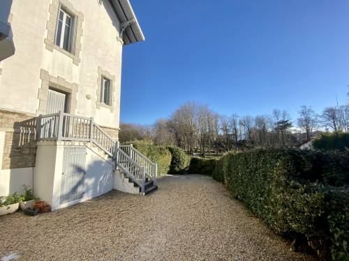 APPARTEMENT AVEC PARKING en location vacances à ST JEAN DE LUZ PROCHE CENTRE