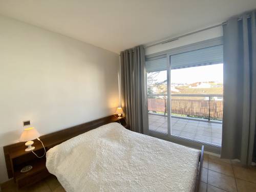 APPARTEMENT AVEC TERRASSE ET PARKING en location vacances à ST JEAN DE LUZ PROCHE CENTRE
