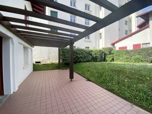 Appartement dans villa avec jardinet en location vacances à ST JEAN DE LUZ (quartier du Lac)