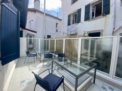 APPARTEMENT AVEC TERRASSE en location vacances à ST JEAN DE LUZ CENTRE-VILLE