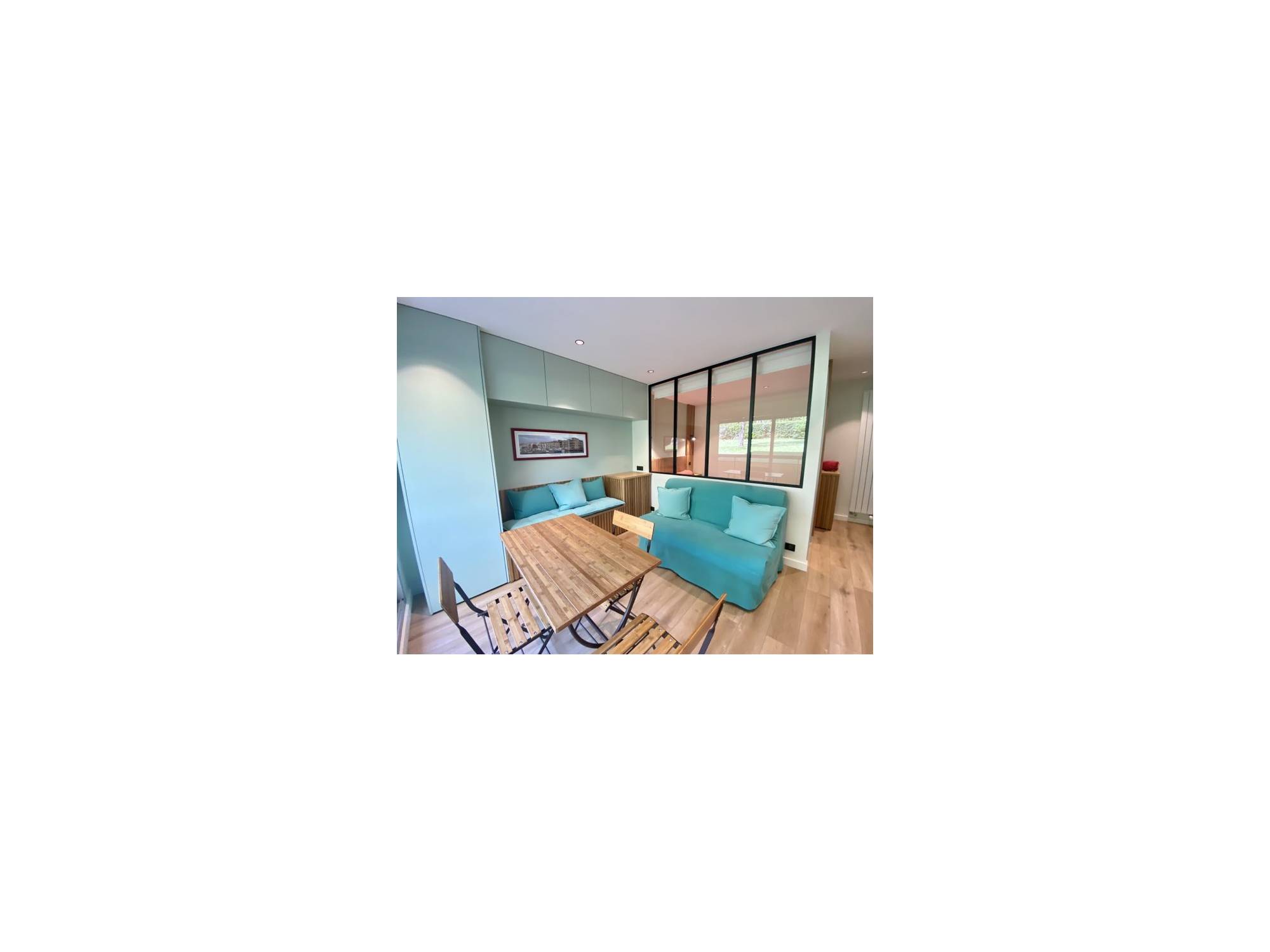 APPARTEMENT AVEC TERRASSE ET PARKING