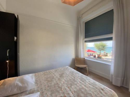 APPARTEMENT FACE PLAGE en location vacances à ST JEAN DE LUZ (GRANDE PLAGE)