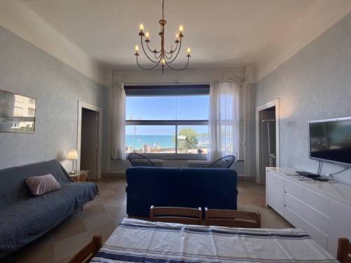 APPARTEMENT FACE PLAGE en location vacances à ST JEAN DE LUZ (GRANDE PLAGE)