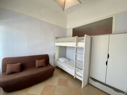 APPARTEMENT FACE PLAGE en location vacances à ST JEAN DE LUZ (GRANDE PLAGE)