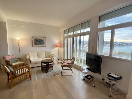 Magnifique appartement face à la baie en location vacances à ST JEAN DE LUZ PLAGE