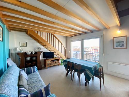 Bel appartement en duplex dans résidence avec piscine en location vacances à St Jean de Luz (centre)