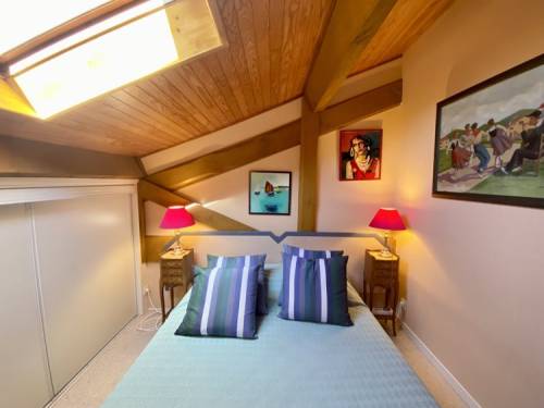 Bel appartement en duplex dans résidence avec piscine en location vacances à St Jean de Luz (centre)