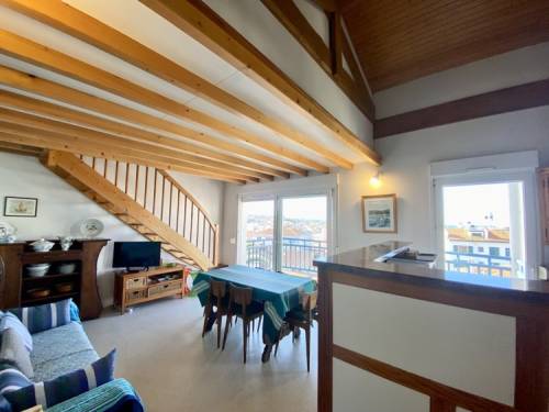 Bel appartement en duplex dans résidence avec piscine en location vacances à St Jean de Luz (centre)