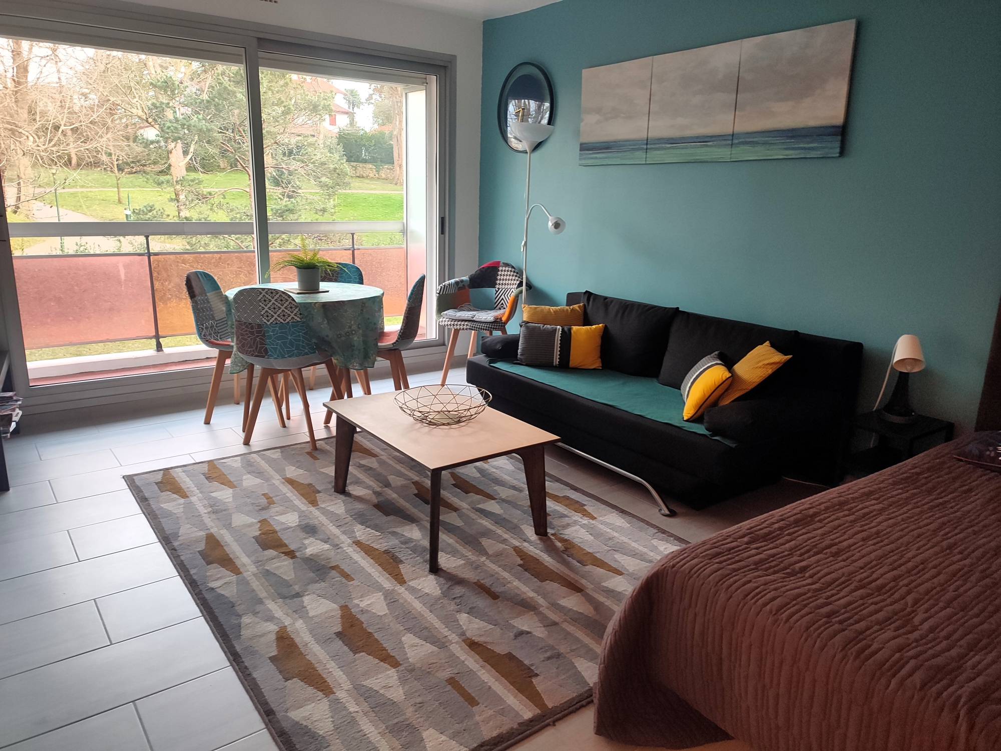 STUDIO AVEC TERRASSE ET PARKING