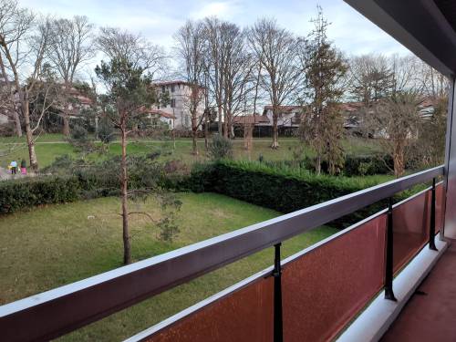 STUDIO AVEC TERRASSE ET PARKING en location vacances à ST JEAN DE LUZ PROCHE CENTRE