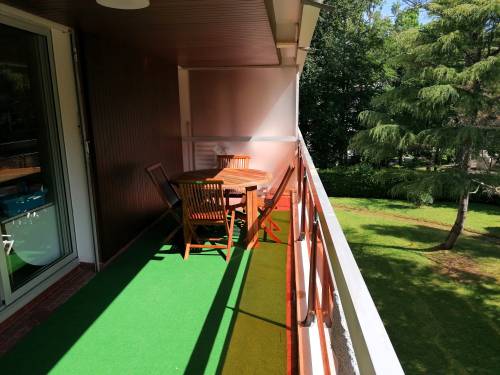STUDIO AVEC TERRASSE ET PARKING en location vacances à ST JEAN DE LUZ PROCHE CENTRE