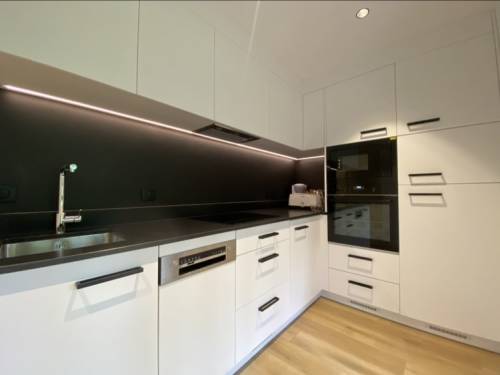 APPARTEMENT AVEC TERRASSE ET PARKING