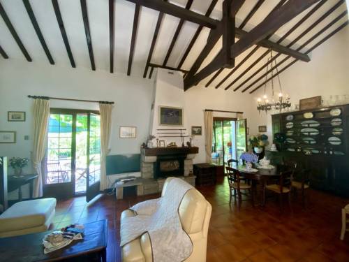 Belle maison avec jardin en location vacances à 