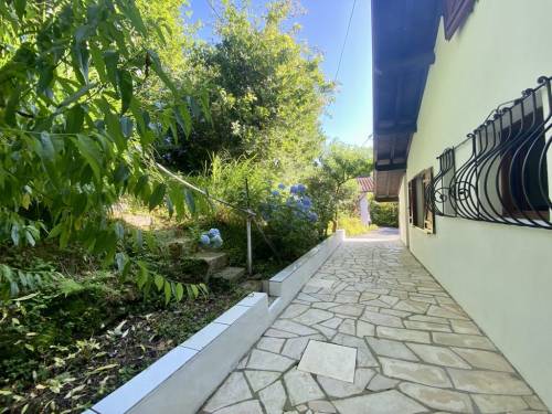 Belle maison avec jardin en location vacances à 