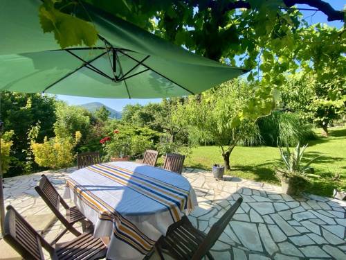 Belle maison avec jardin en location vacances à 