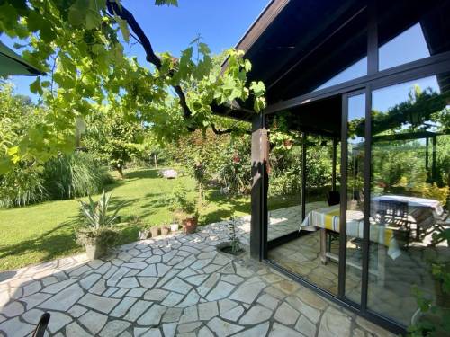 Belle maison avec jardin en location vacances à 
