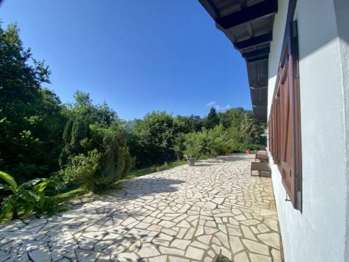 Belle maison avec jardin en location vacances à 