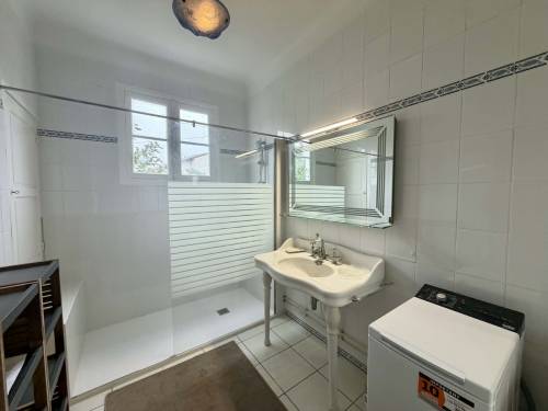 Bel appartement spacieux avec terrasse en location vacances à Quartier du Lac 