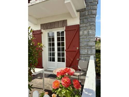Appartement avec parking et terrasse, proche plage de Socoa en location vacances à Socoa 