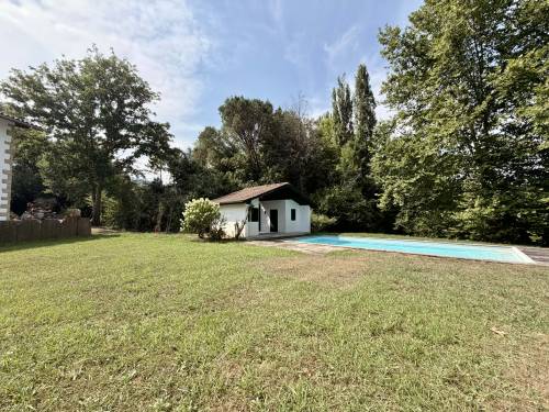Ferme Labourdine du  XVIIIème siècle en location vacances à Sare
