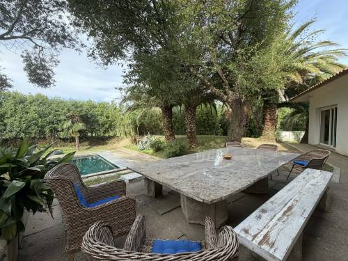 Belle villa avec piscine en location vacances à Urrugne 