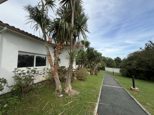 Belle villa avec piscine en location vacances à Urrugne 