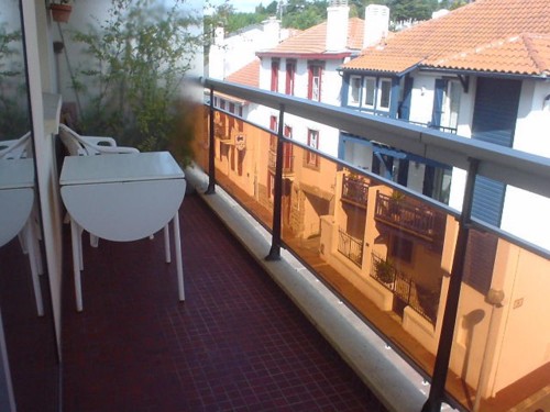 APPARTEMENT T1 AVEC TERRASSE en location vacances à ST JEAN DE LUZ CENTRE